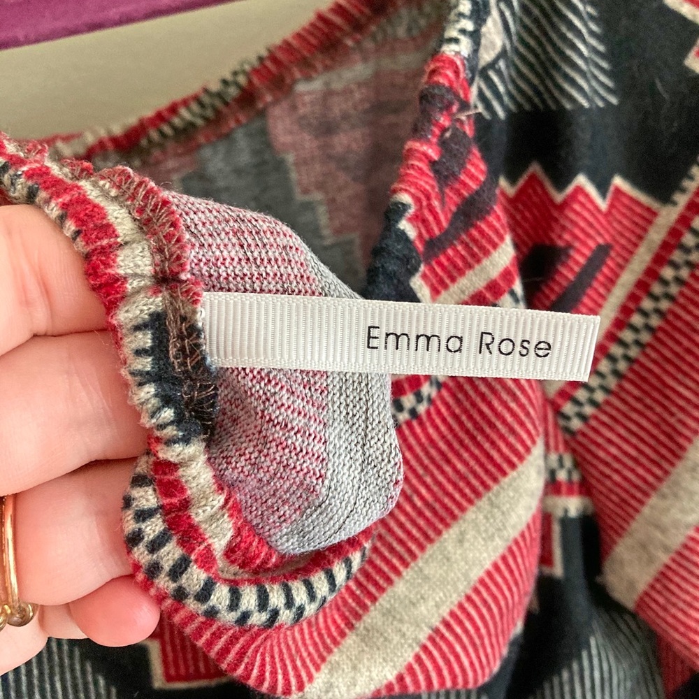 Emma ROSE Off-Shoulder Geometric Aztec Top - Picture 6 of 7